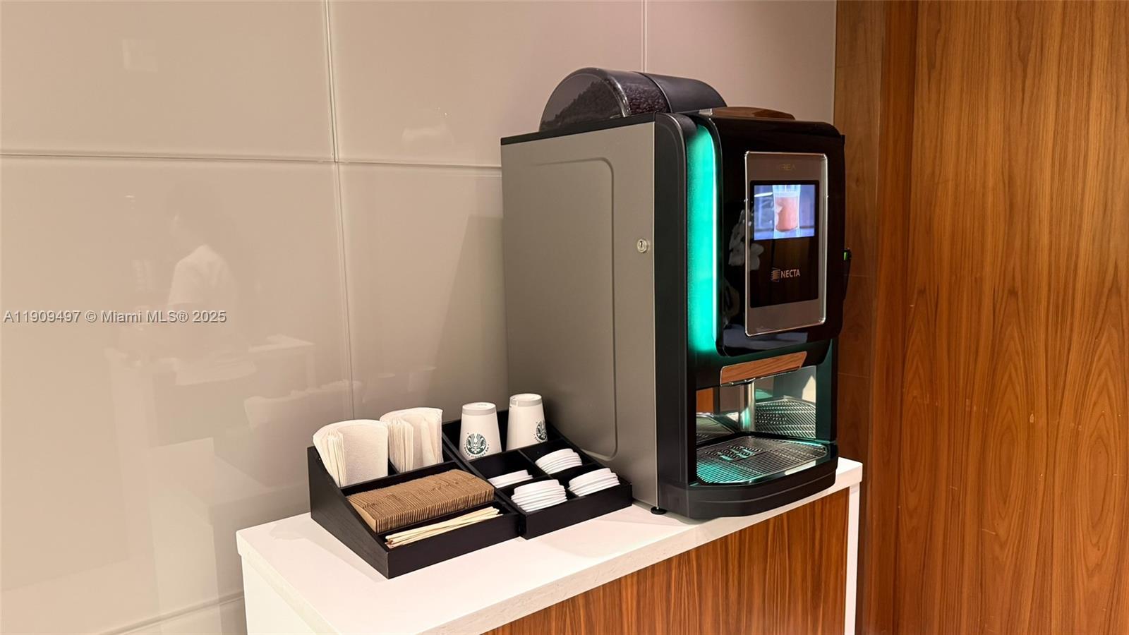 REACH CONDO - Residential