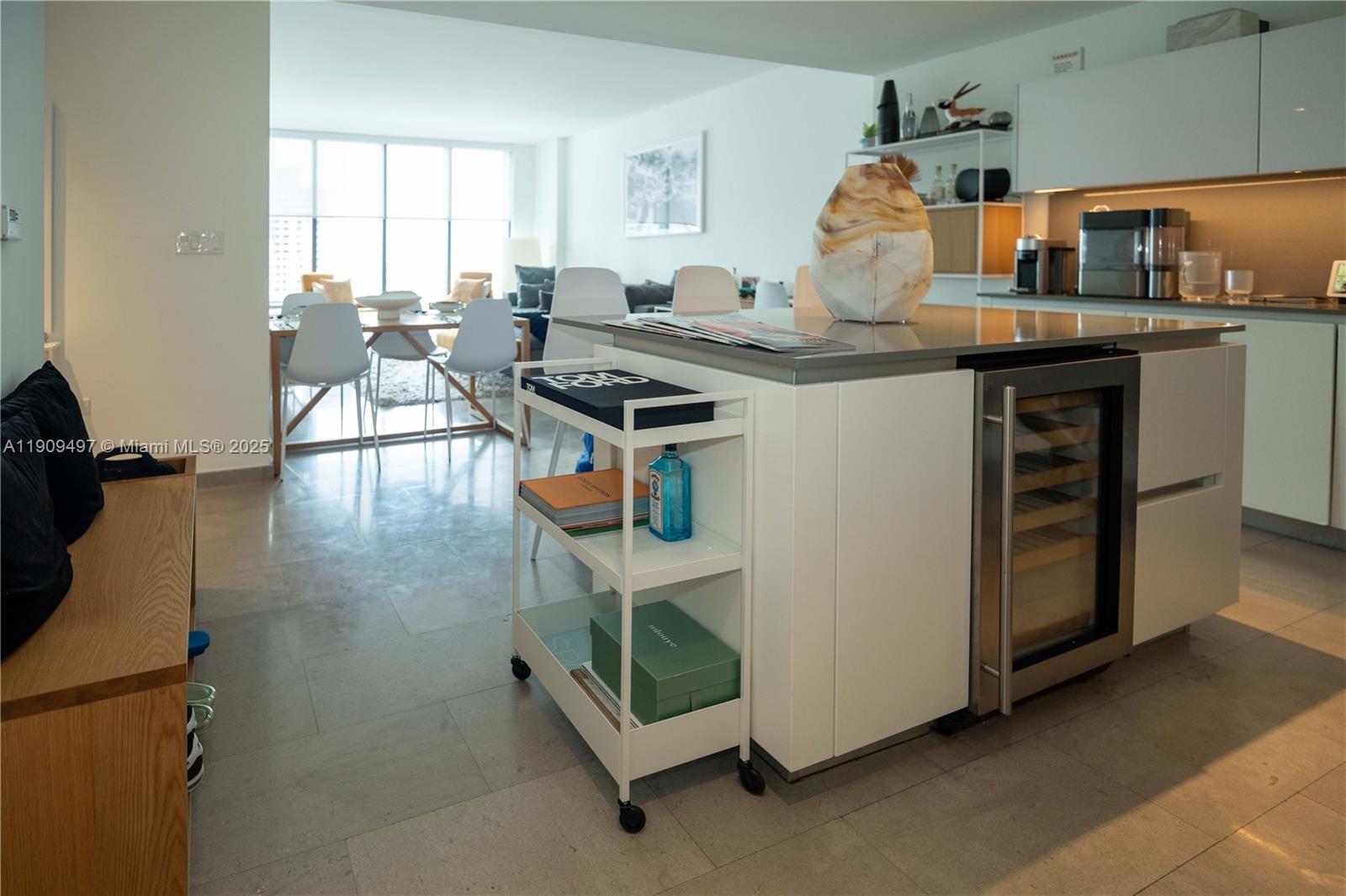 REACH CONDO - Residential