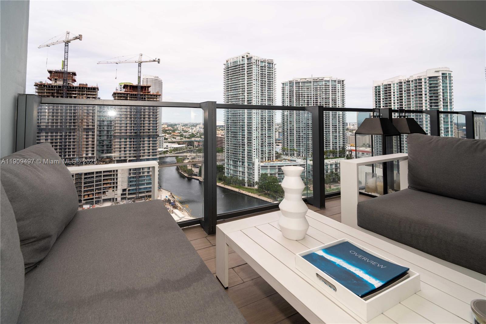 REACH CONDO - Residential