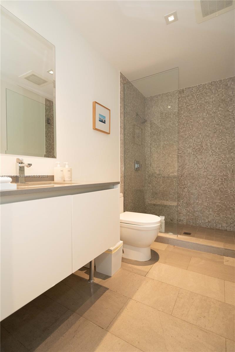 REACH CONDO - Residential