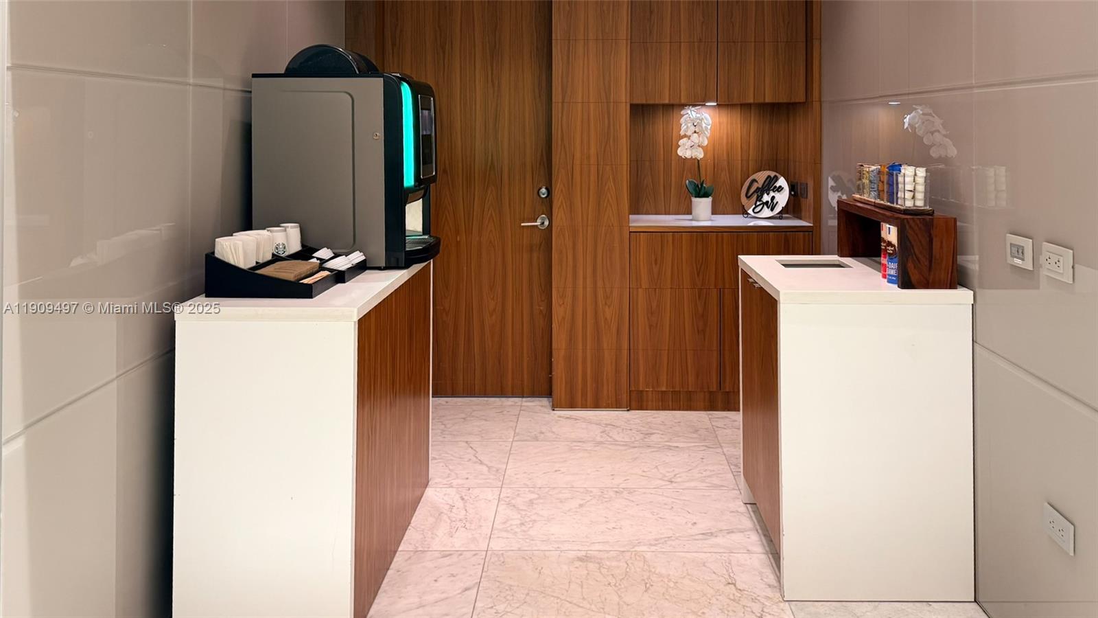 REACH CONDO - Residential