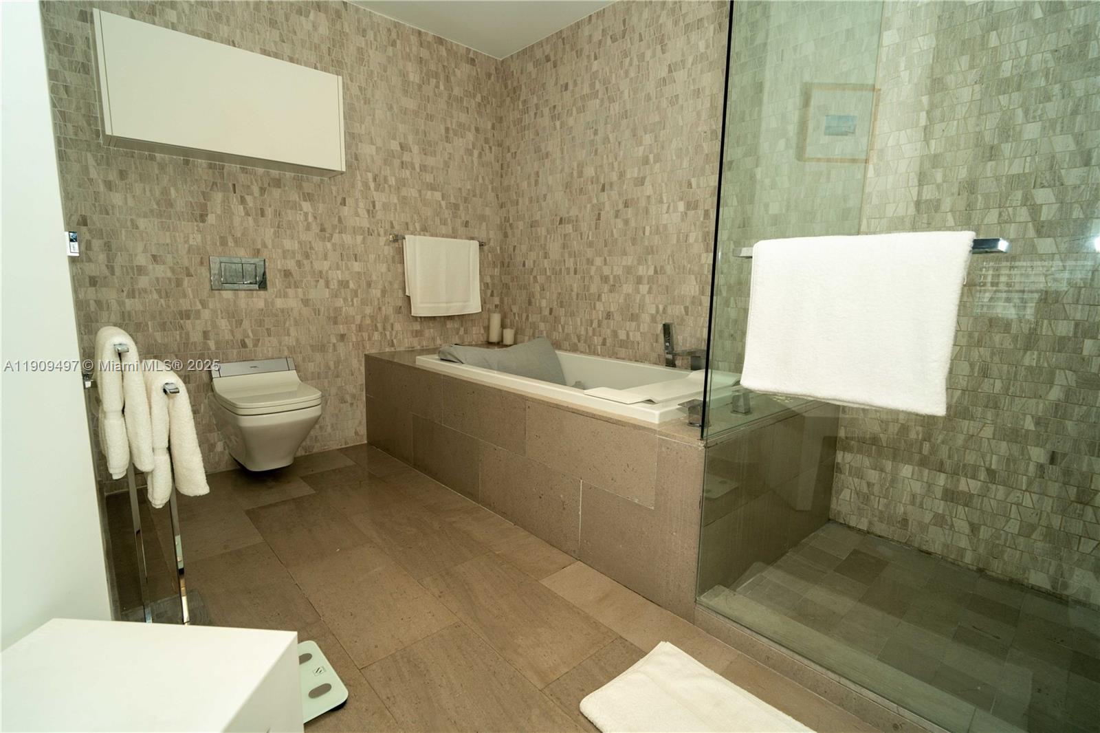 REACH CONDO - Residential