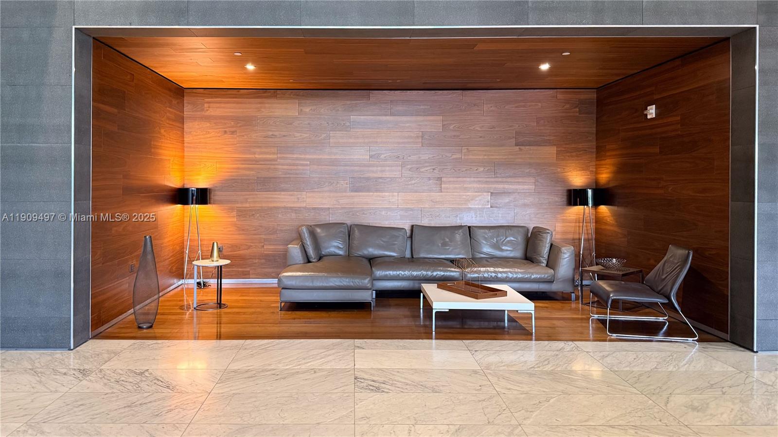 REACH CONDO - Residential