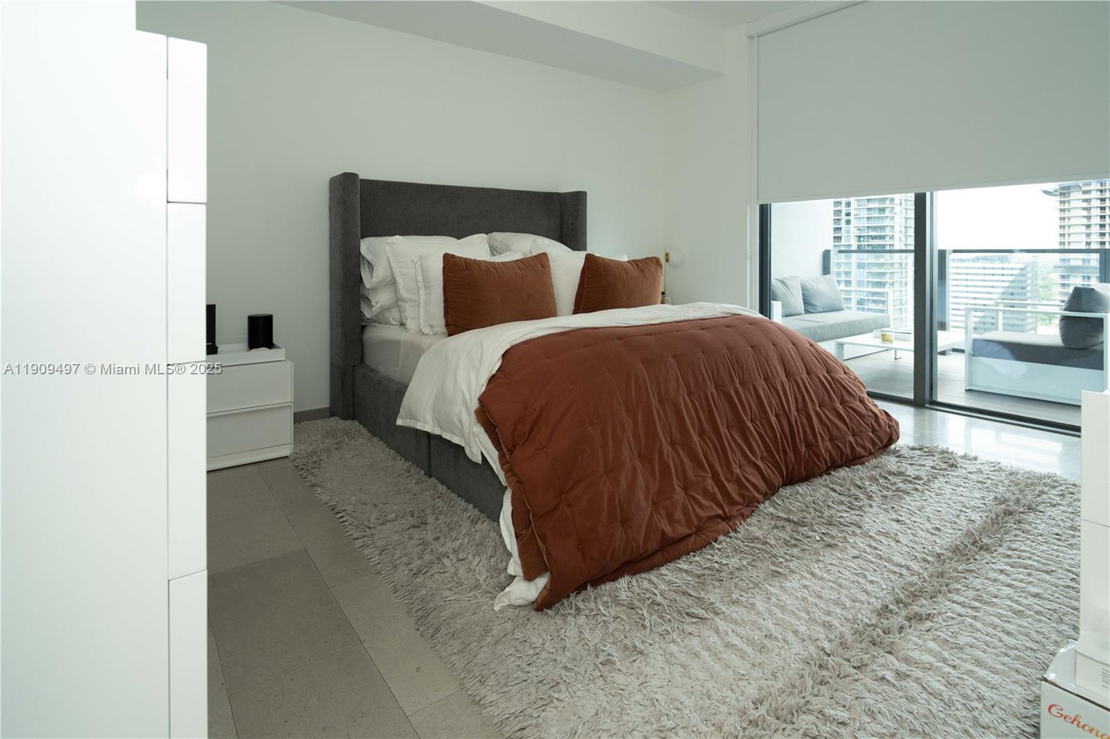 REACH CONDO - Residential