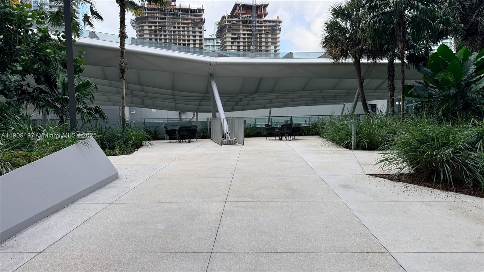 REACH CONDO - Residential