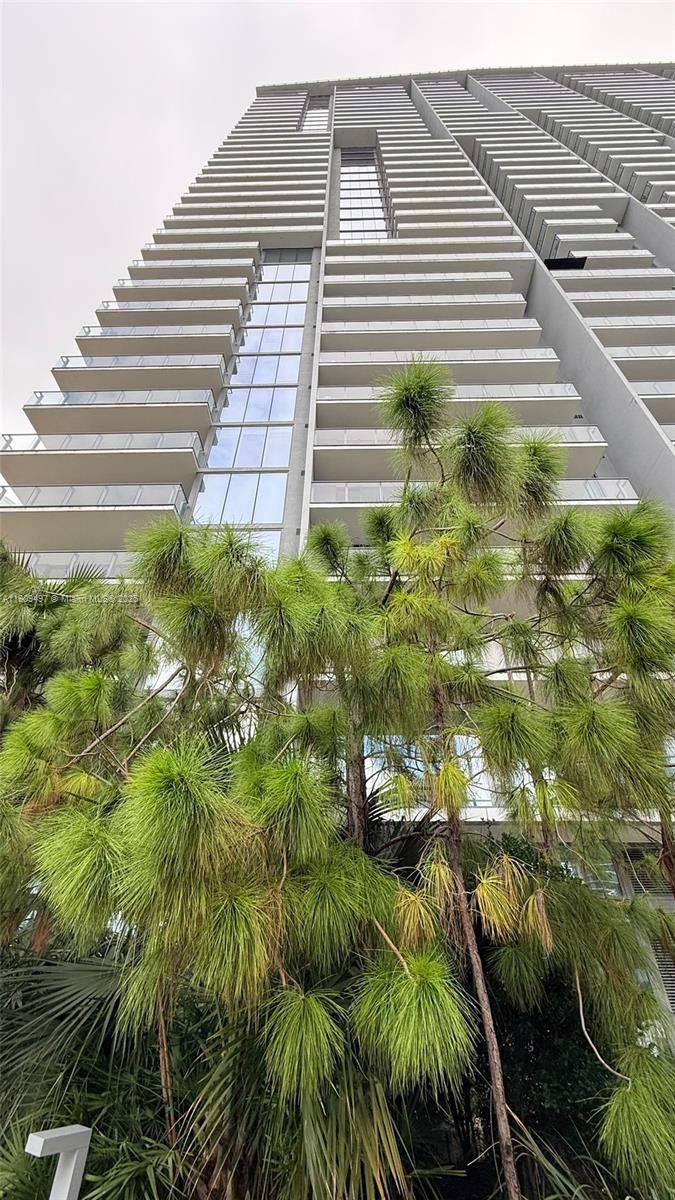 REACH CONDO - Residential