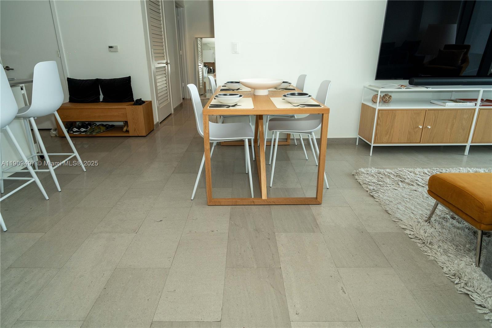 REACH CONDO - Residential