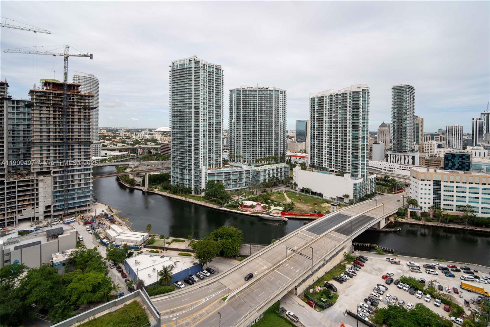 REACH CONDO - Residential