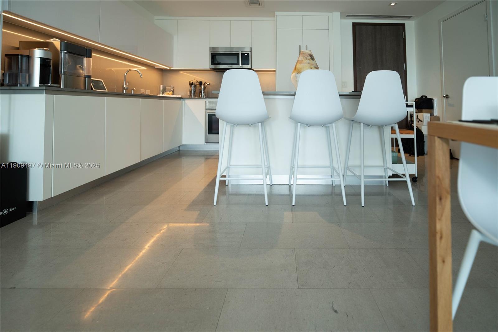 REACH CONDO - Residential