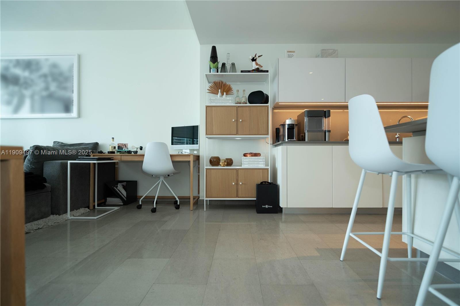 REACH CONDO - Residential