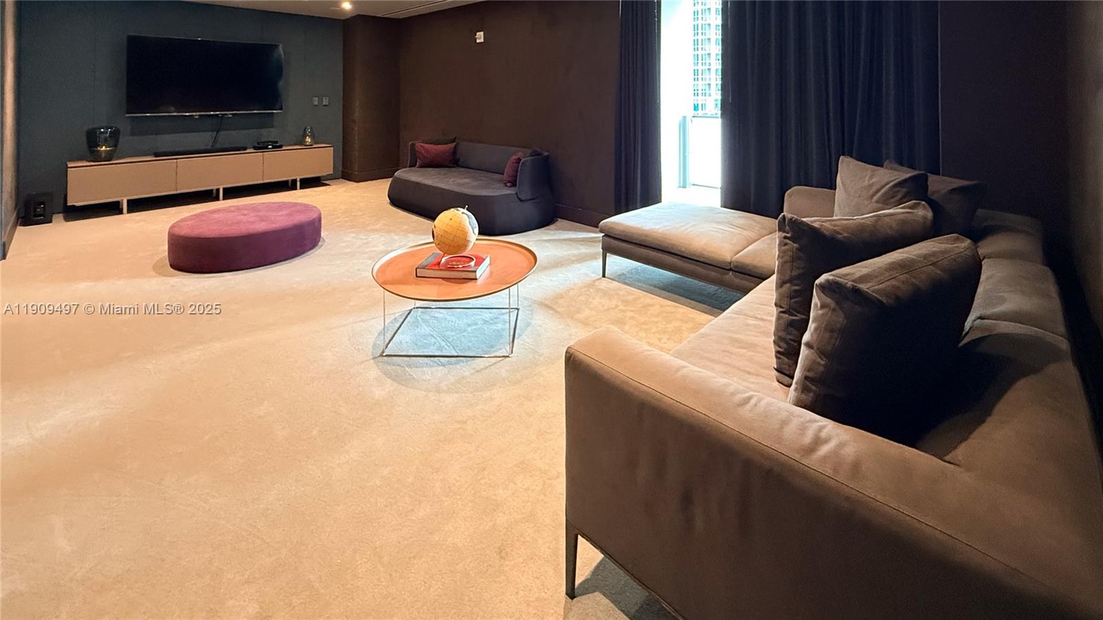 REACH CONDO - Residential