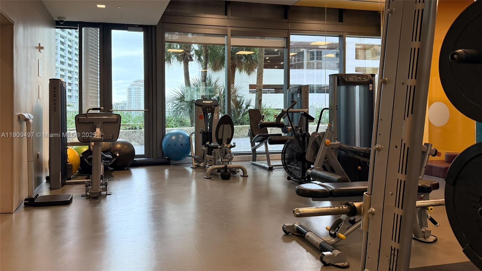 REACH CONDO - Residential