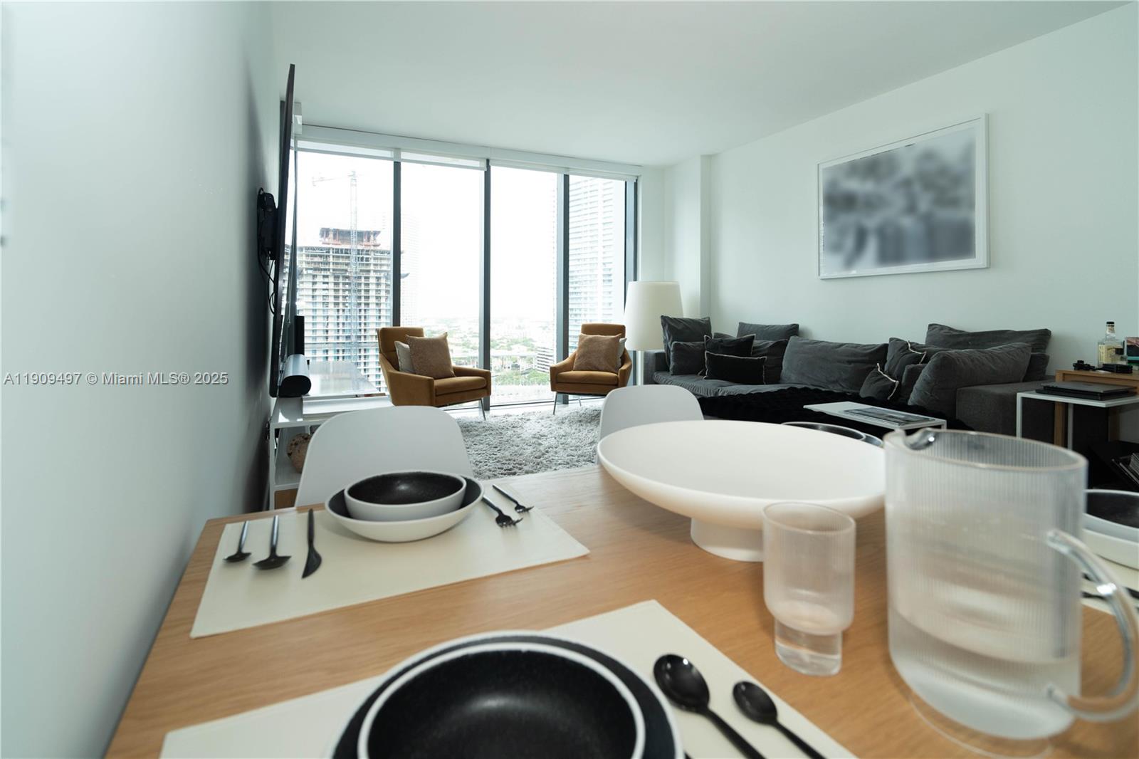 REACH CONDO - Residential