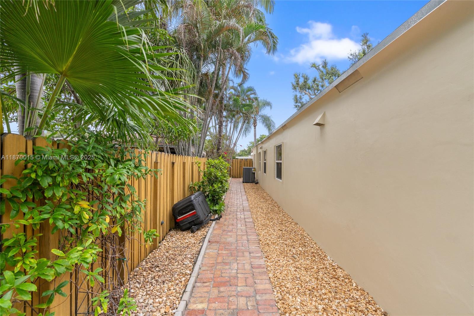 PINE TREE PARK - Residential