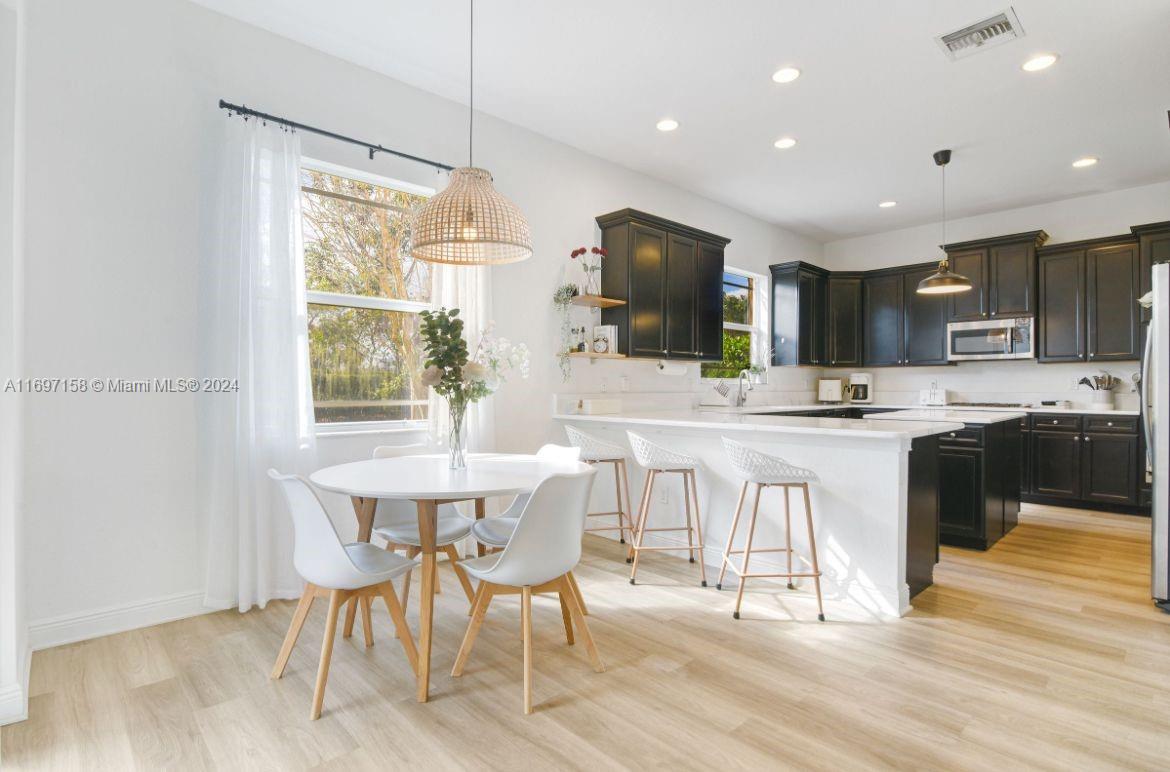8711 Waterside Ct