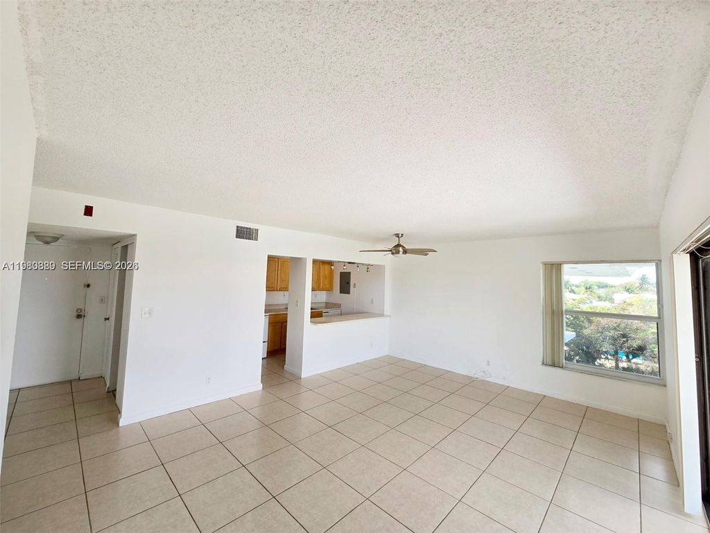Photo of 505 S Pine Island Rd #401B, Plantation, FL 33324 (MLS # A11980389)