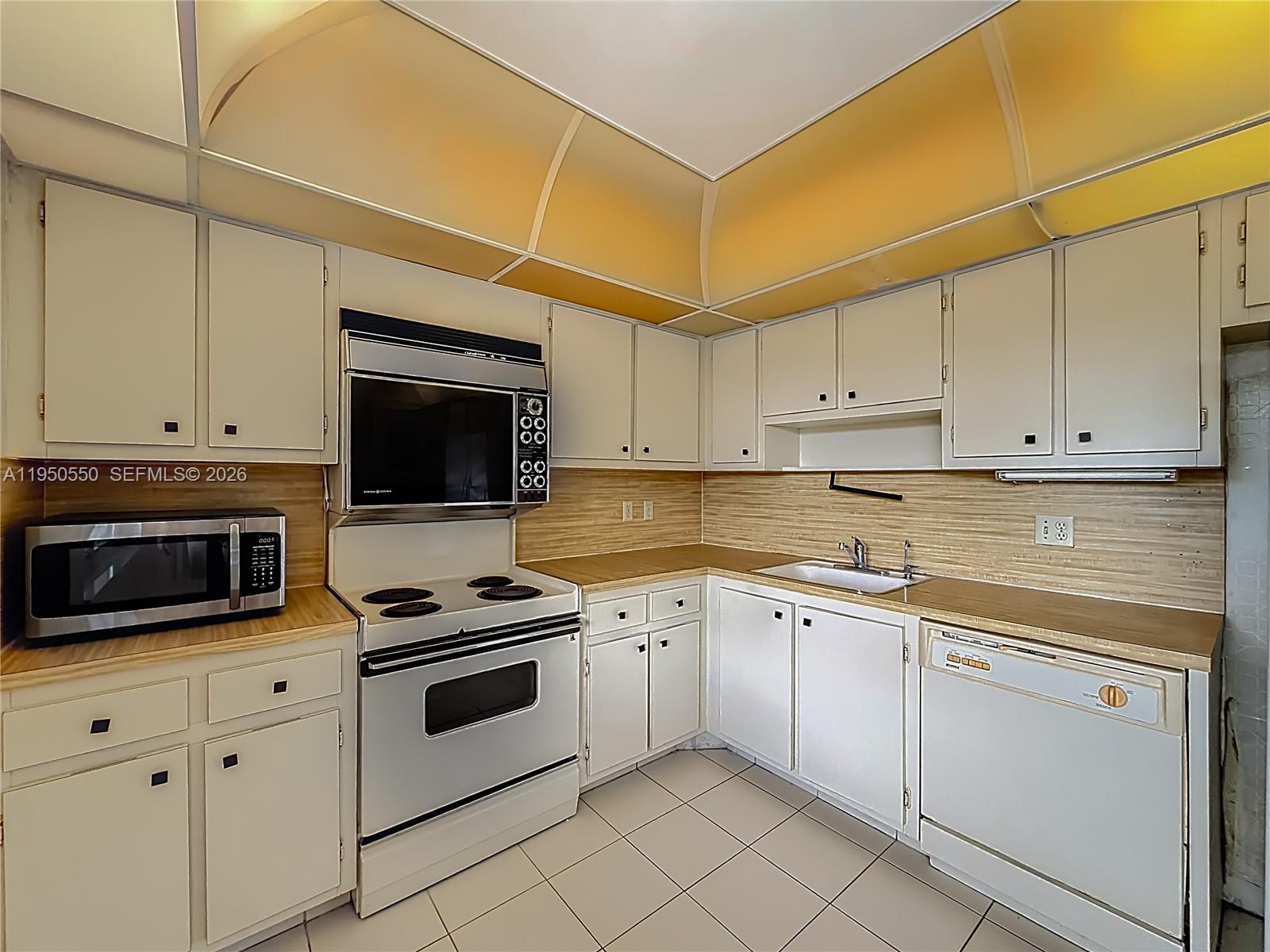 NO 124 PALM-AIRE COUNTRY - Residential