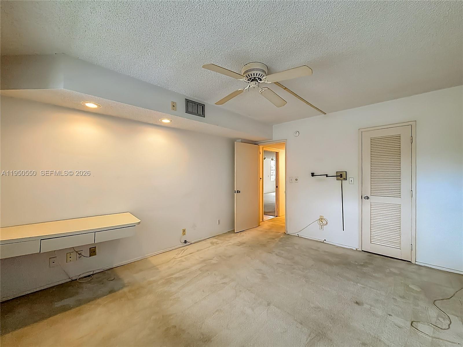 NO 124 PALM-AIRE COUNTRY - Residential