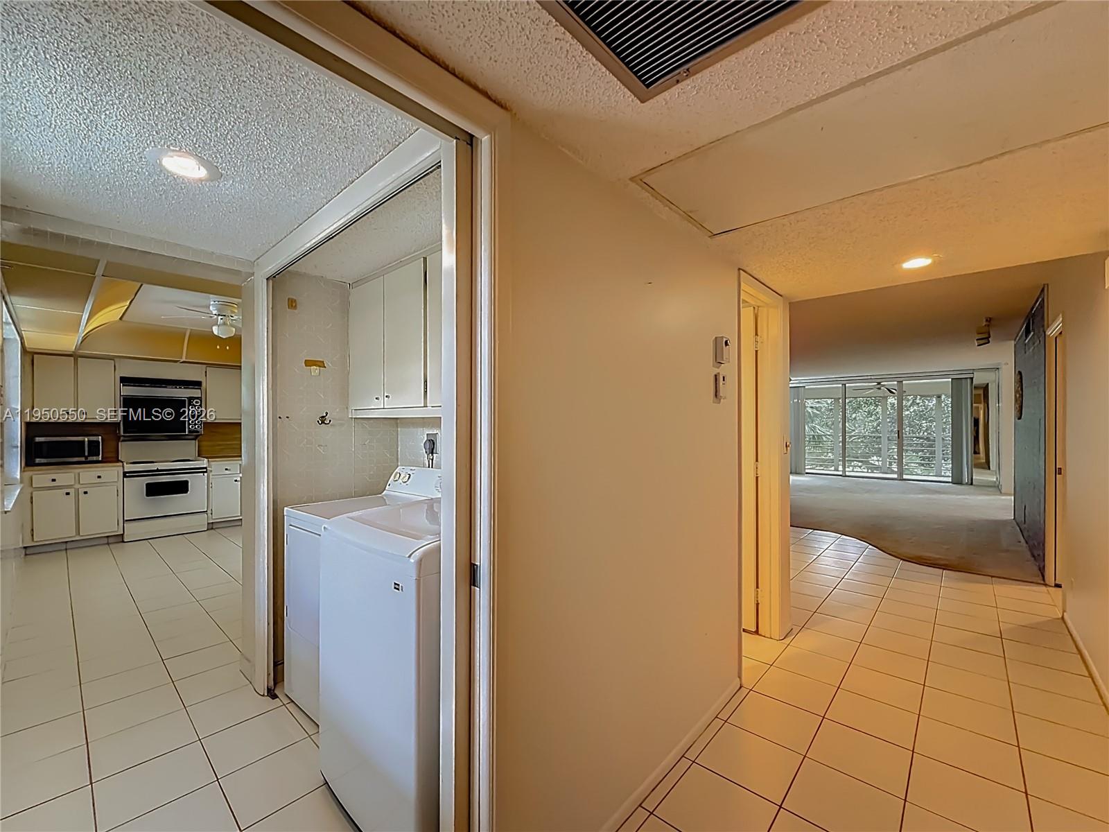 NO 124 PALM-AIRE COUNTRY - Residential