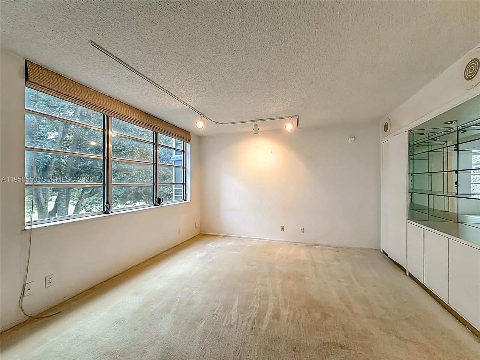 NO 124 PALM-AIRE COUNTRY - Residential