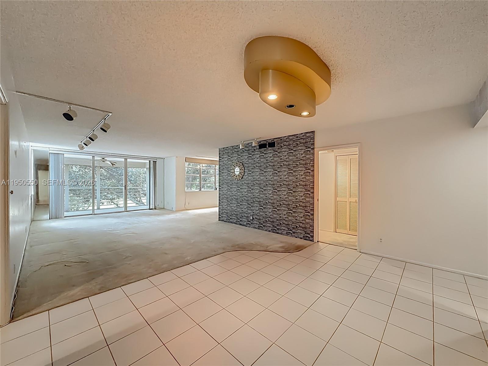 NO 124 PALM-AIRE COUNTRY - Residential