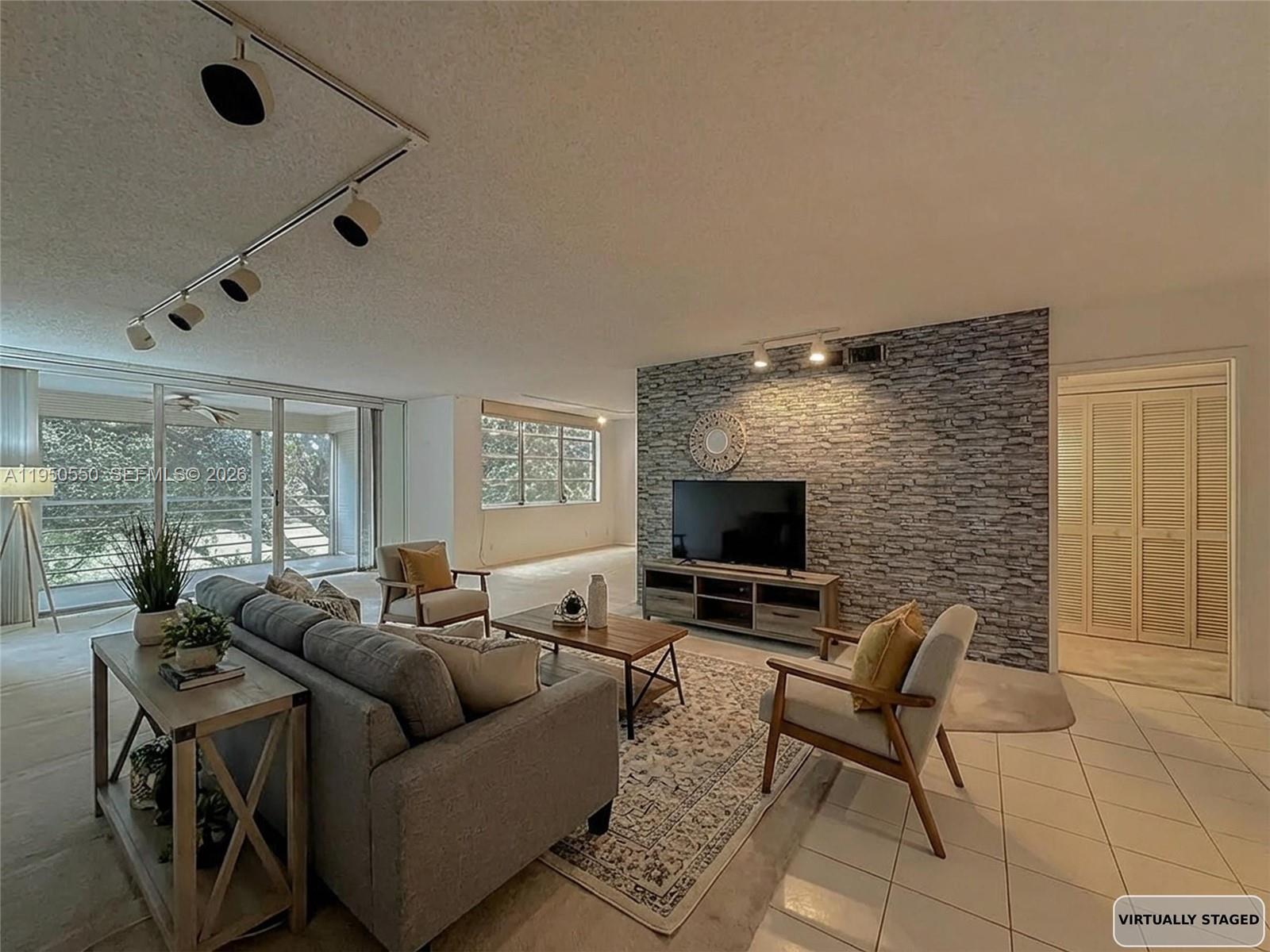 NO 124 PALM-AIRE COUNTRY - Residential