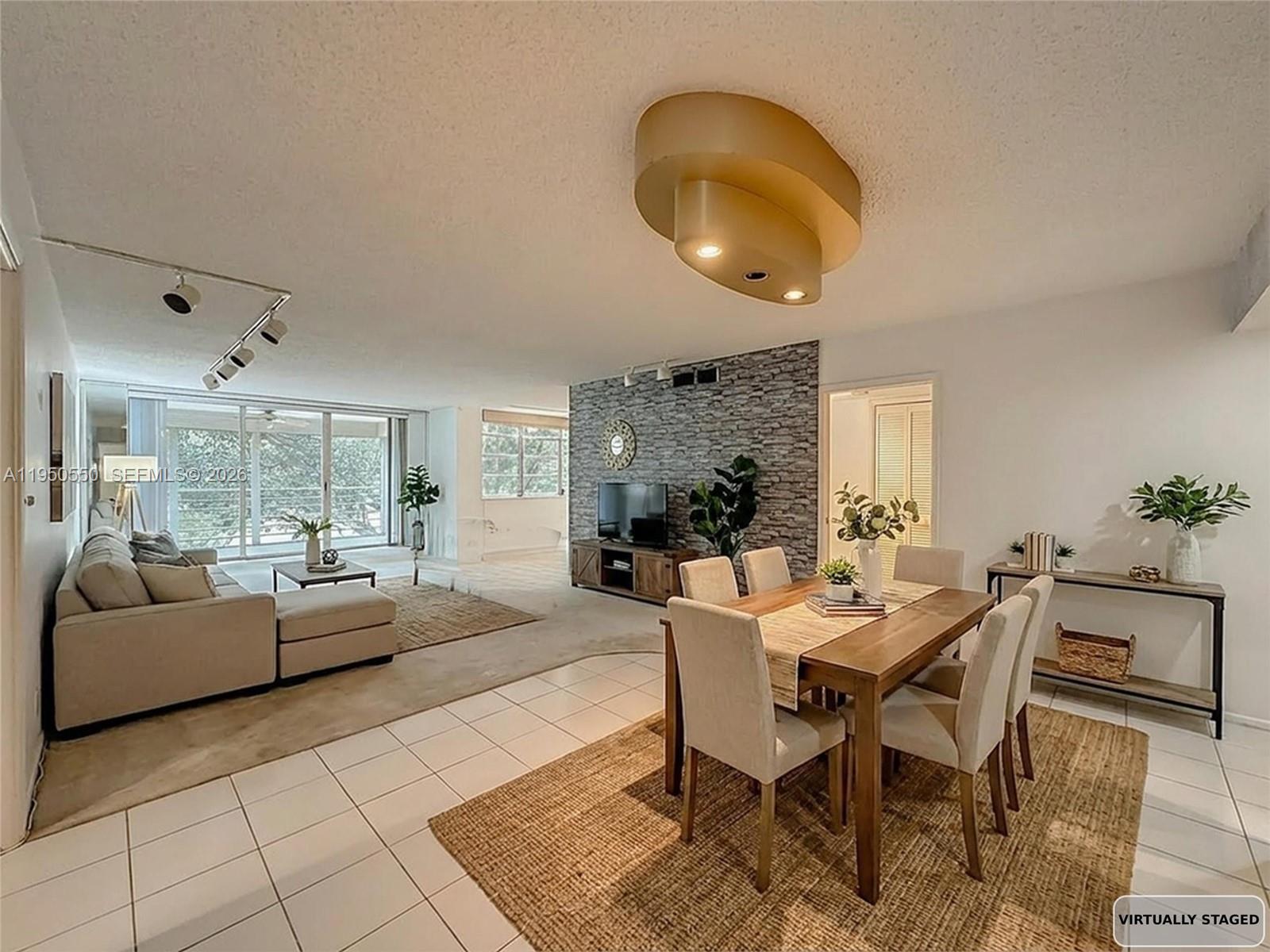 NO 124 PALM-AIRE COUNTRY - Residential