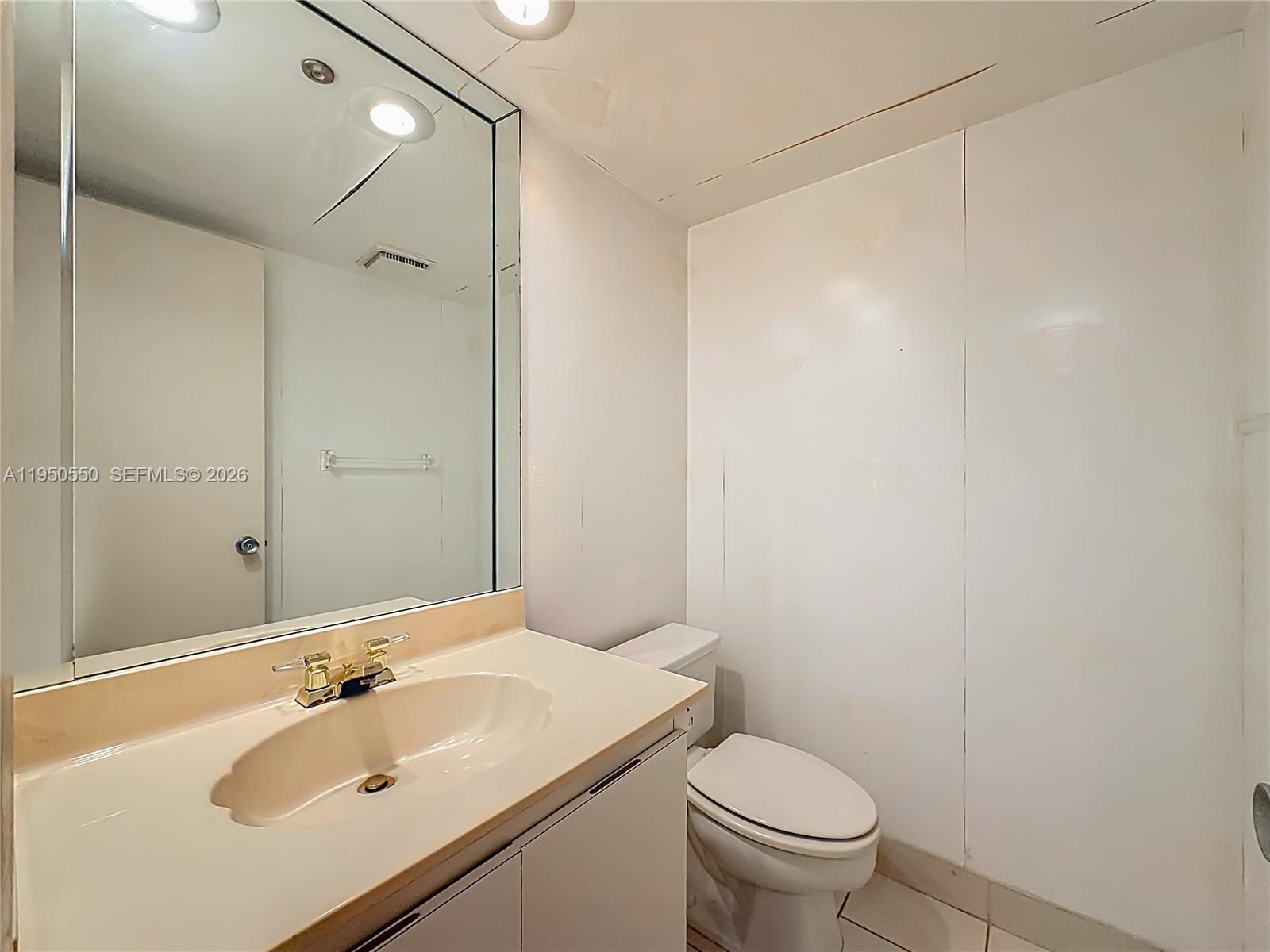 NO 124 PALM-AIRE COUNTRY - Residential