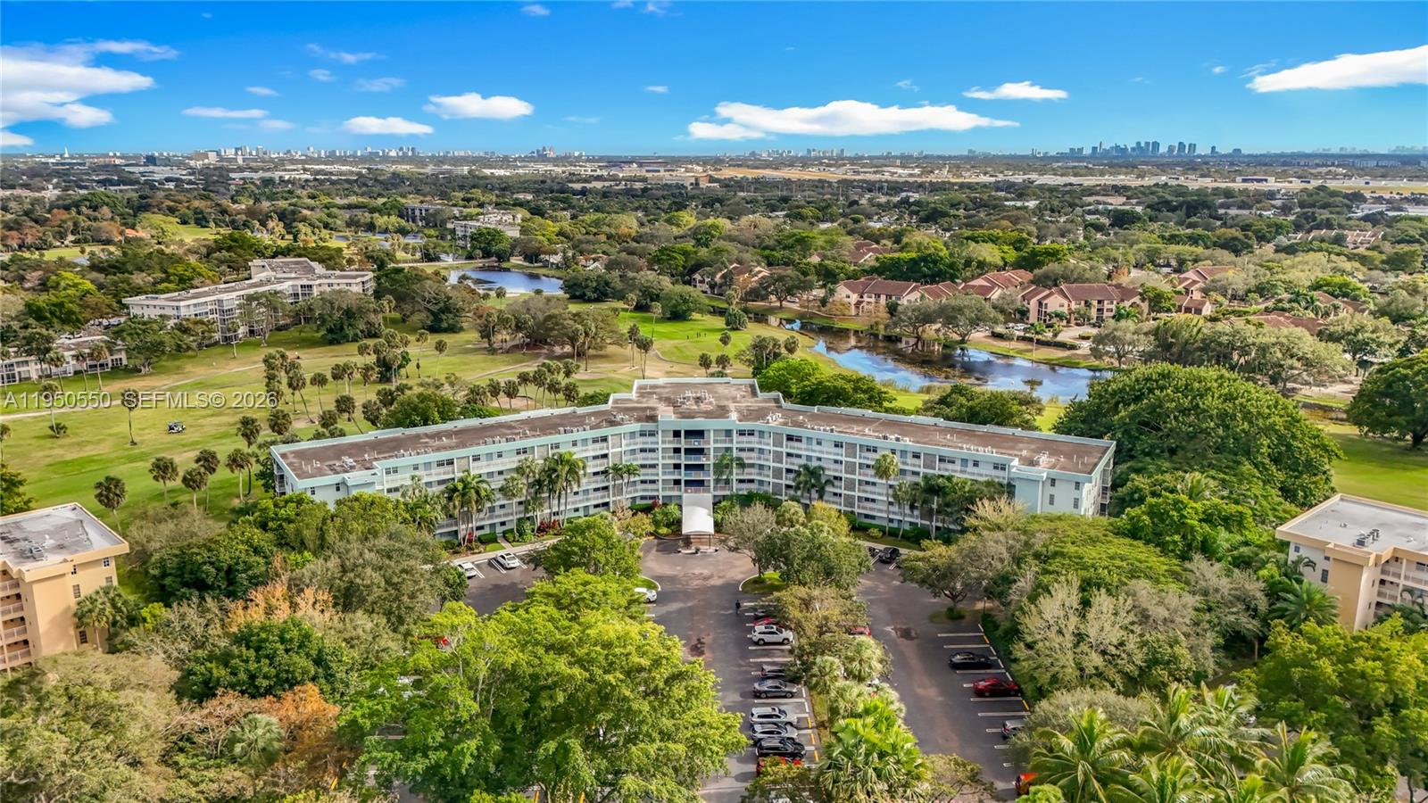 NO 124 PALM-AIRE COUNTRY - Residential