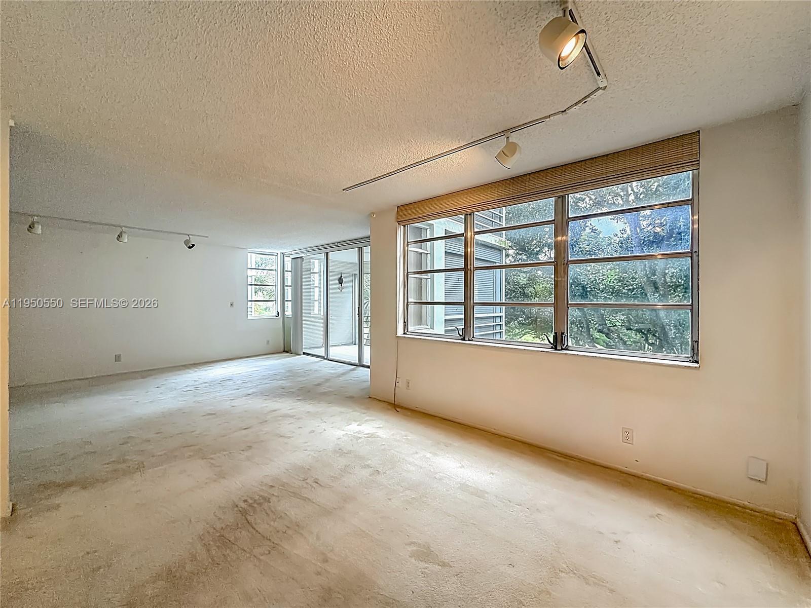 NO 124 PALM-AIRE COUNTRY - Residential