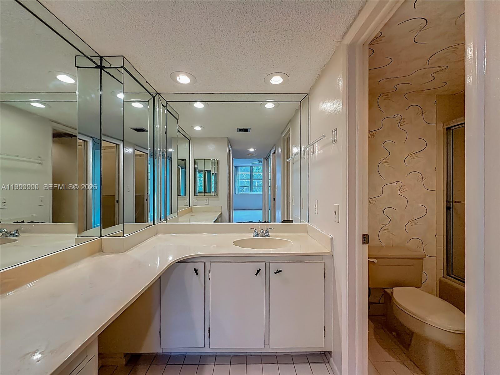 NO 124 PALM-AIRE COUNTRY - Residential