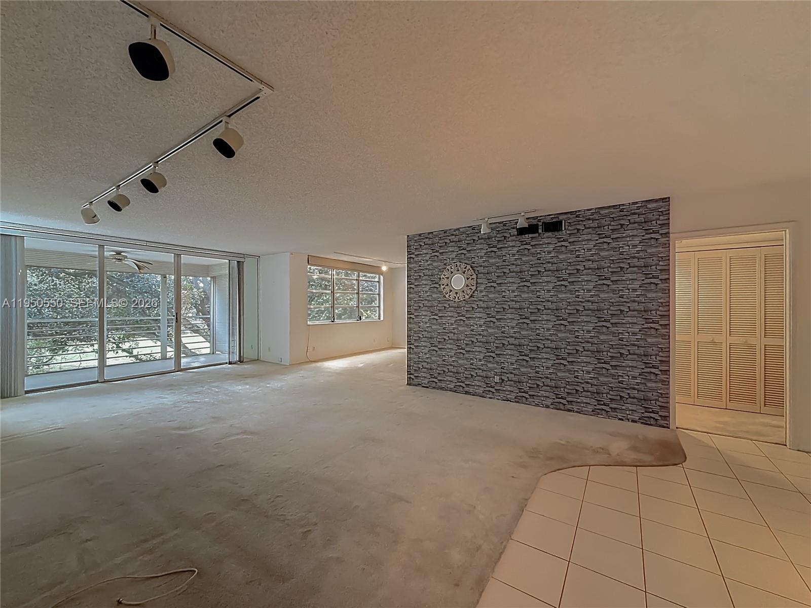 NO 124 PALM-AIRE COUNTRY - Residential