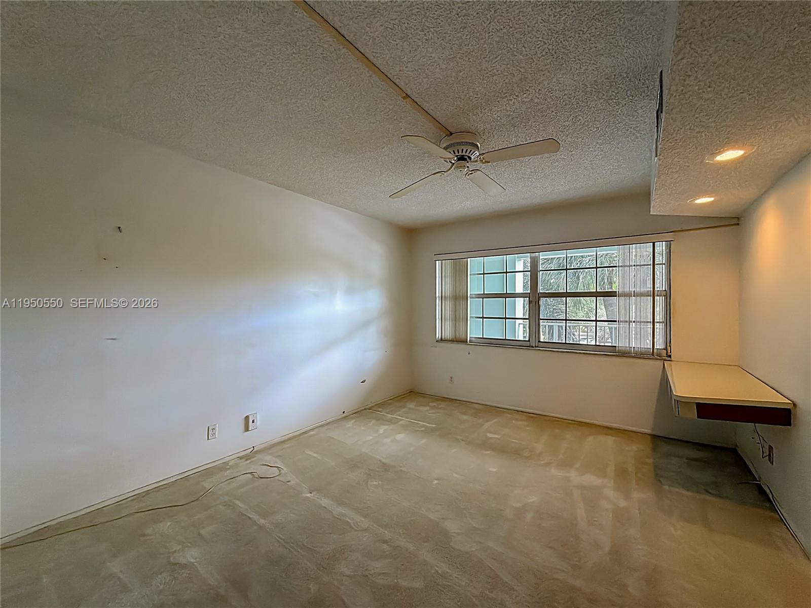 NO 124 PALM-AIRE COUNTRY - Residential