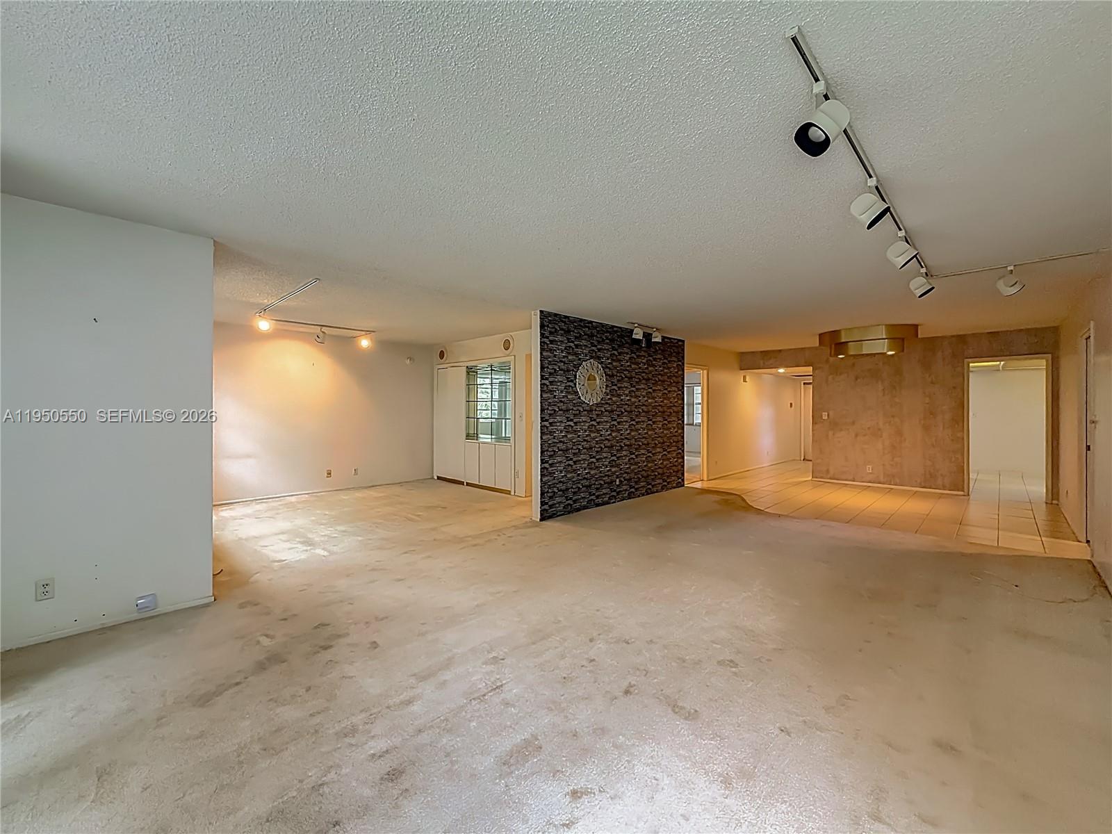 NO 124 PALM-AIRE COUNTRY - Residential