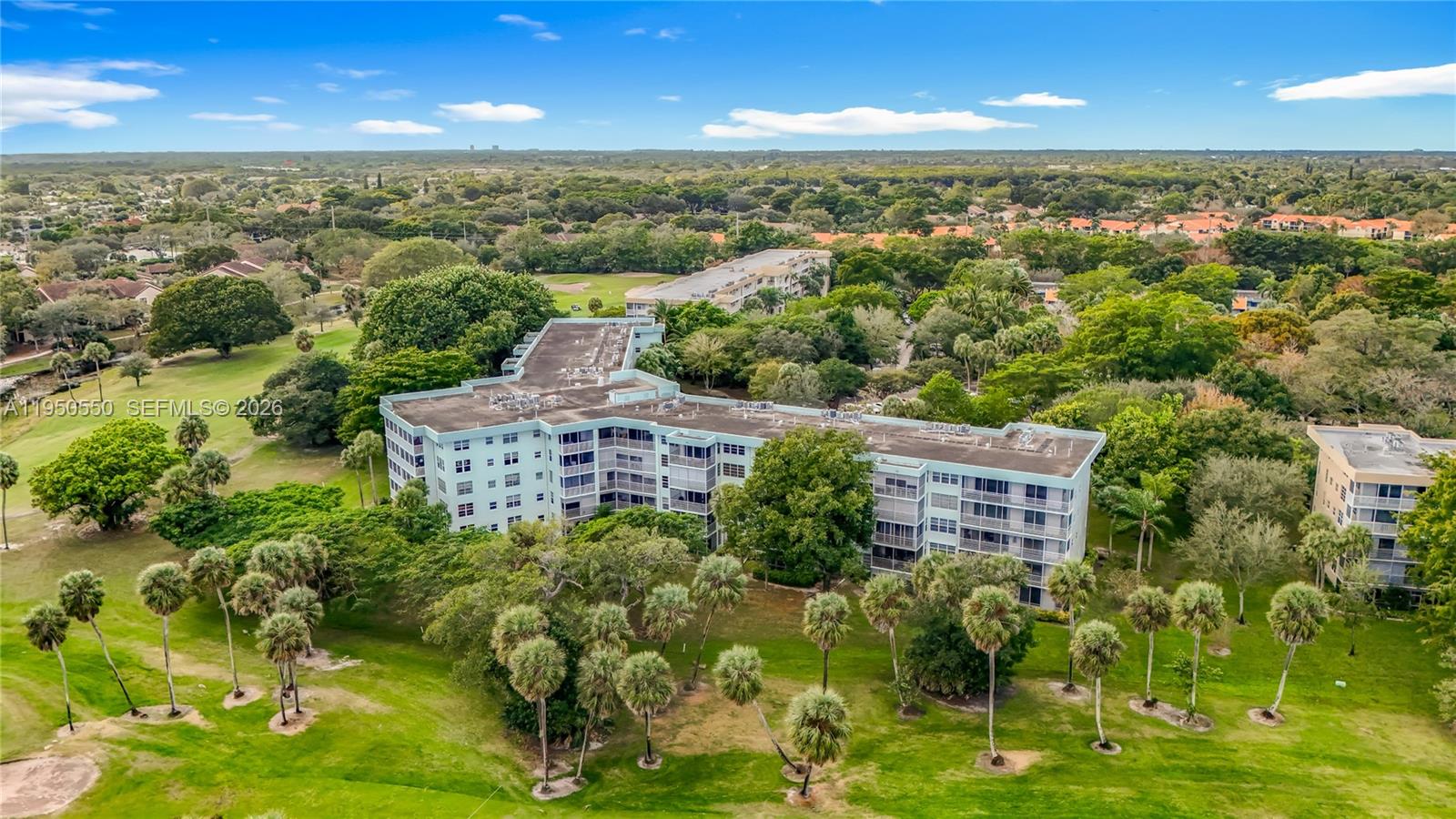 NO 124 PALM-AIRE COUNTRY - Residential