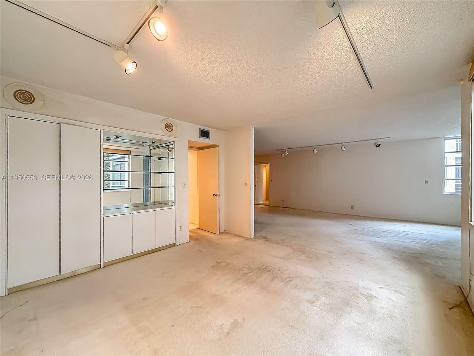 NO 124 PALM-AIRE COUNTRY - Residential