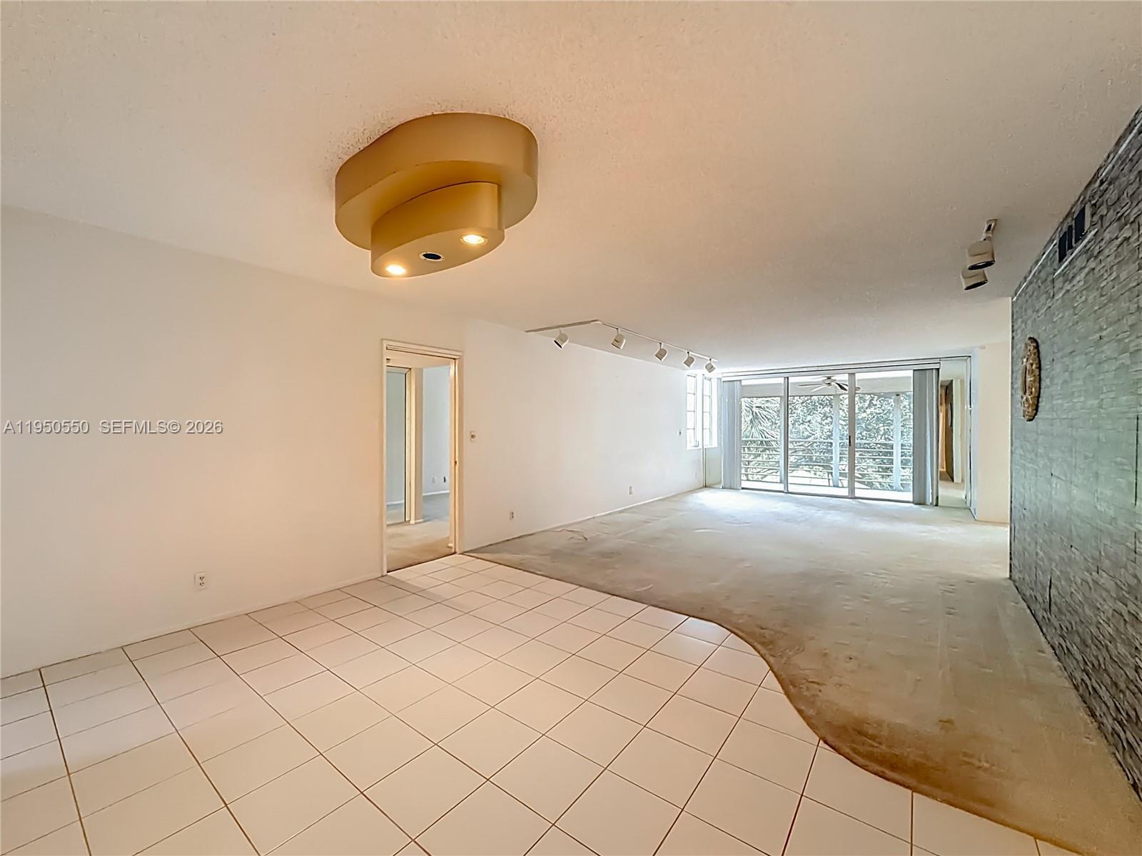 NO 124 PALM-AIRE COUNTRY - Residential