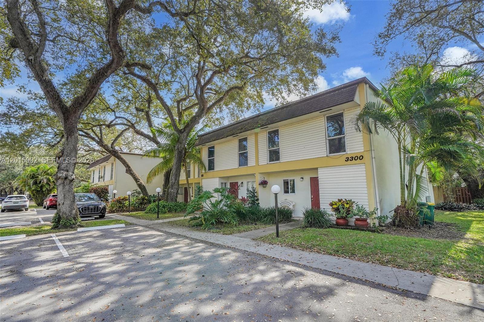 HOLLYWOOD GARDENS CONDOMI - Residential Lease