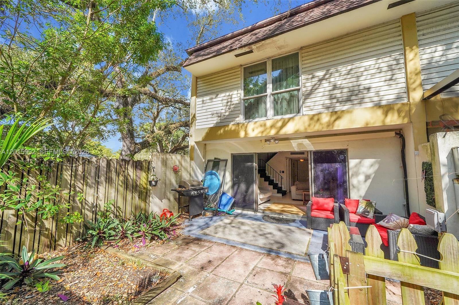 HOLLYWOOD GARDENS CONDOMI - Residential Lease