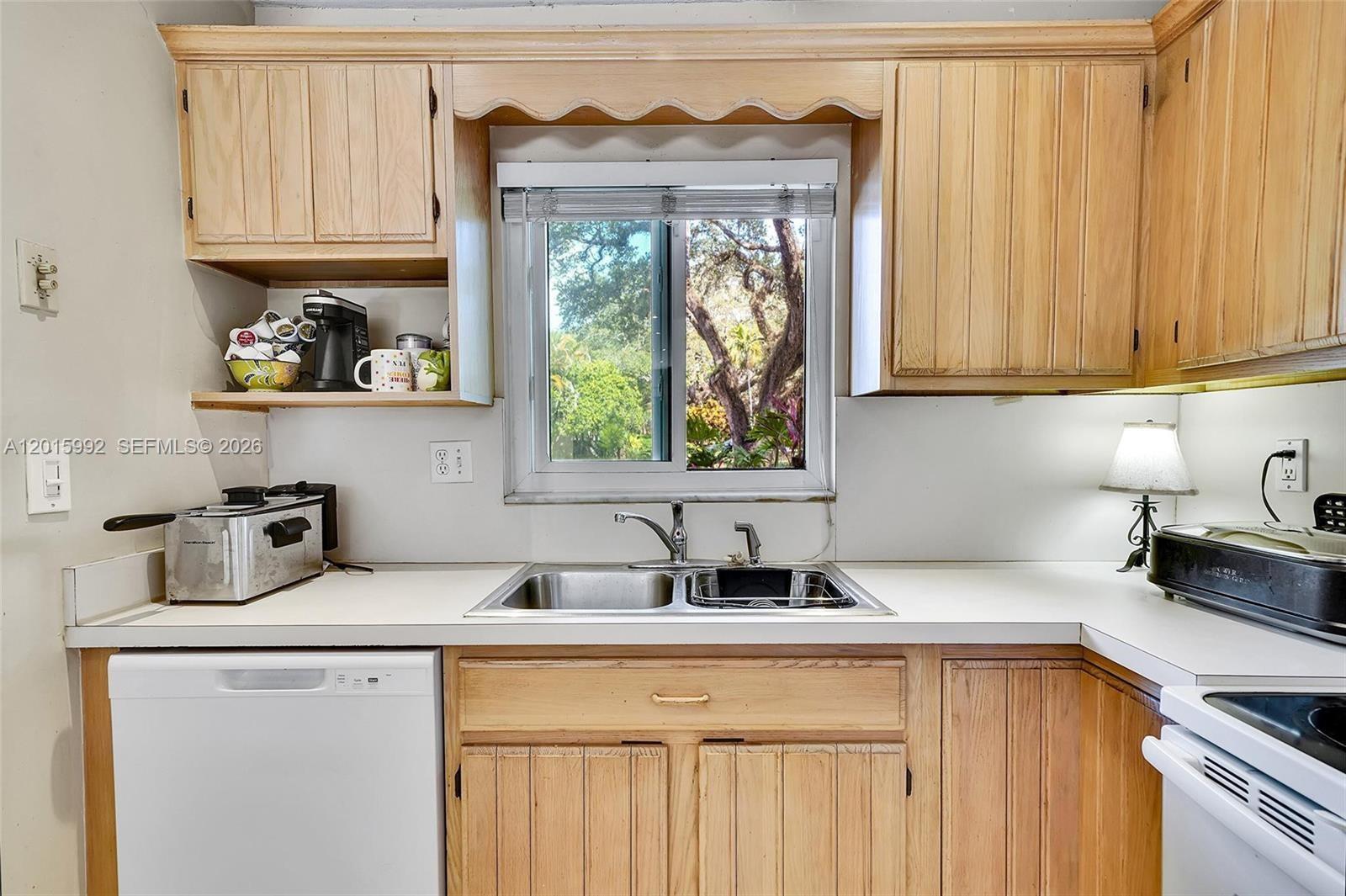 HOLLYWOOD GARDENS CONDOMI - Residential Lease