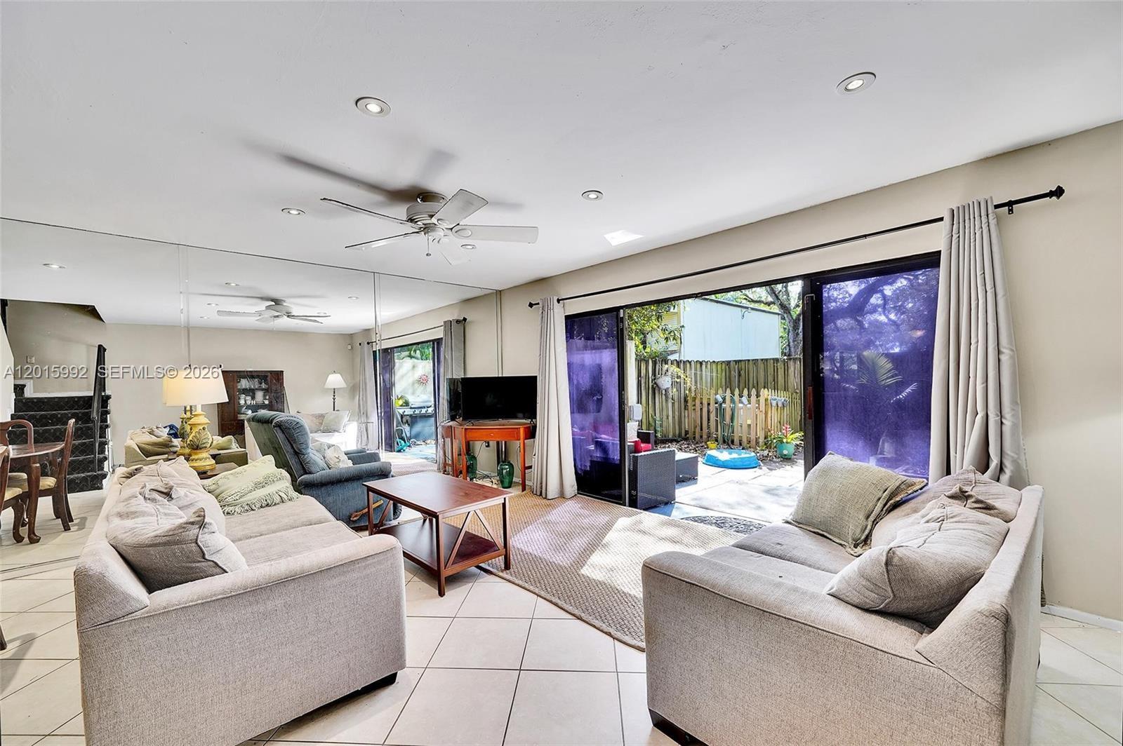 HOLLYWOOD GARDENS CONDOMI - Residential Lease