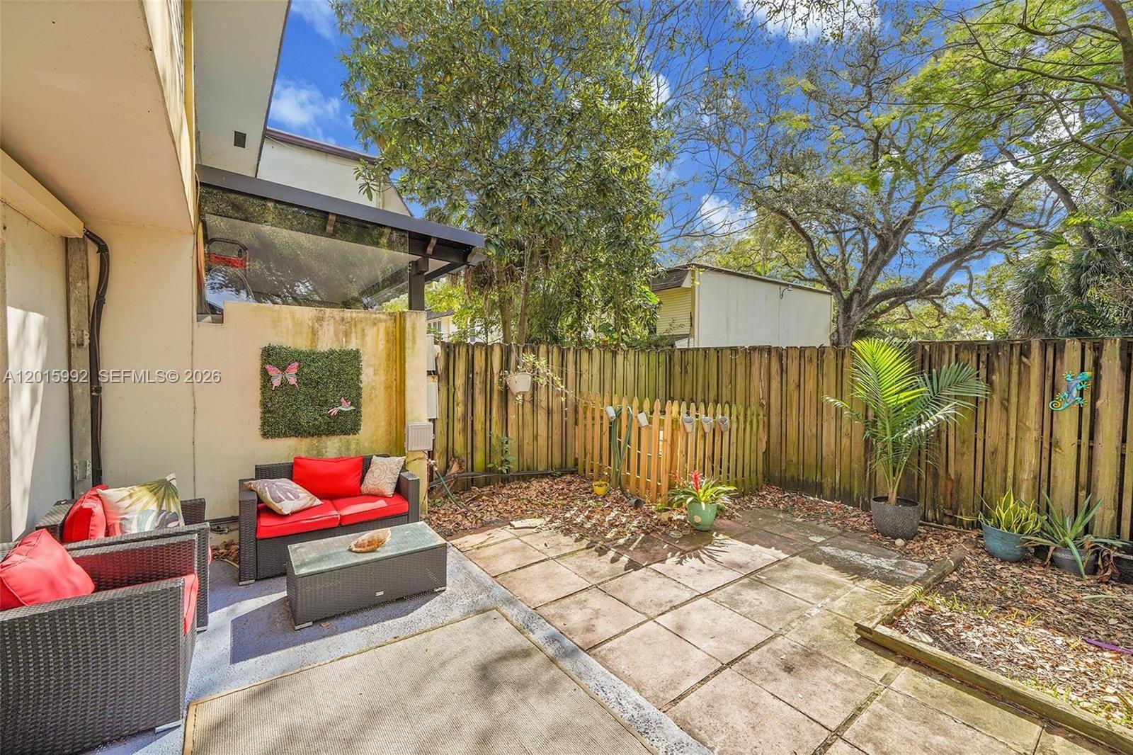 HOLLYWOOD GARDENS CONDOMI - Residential Lease