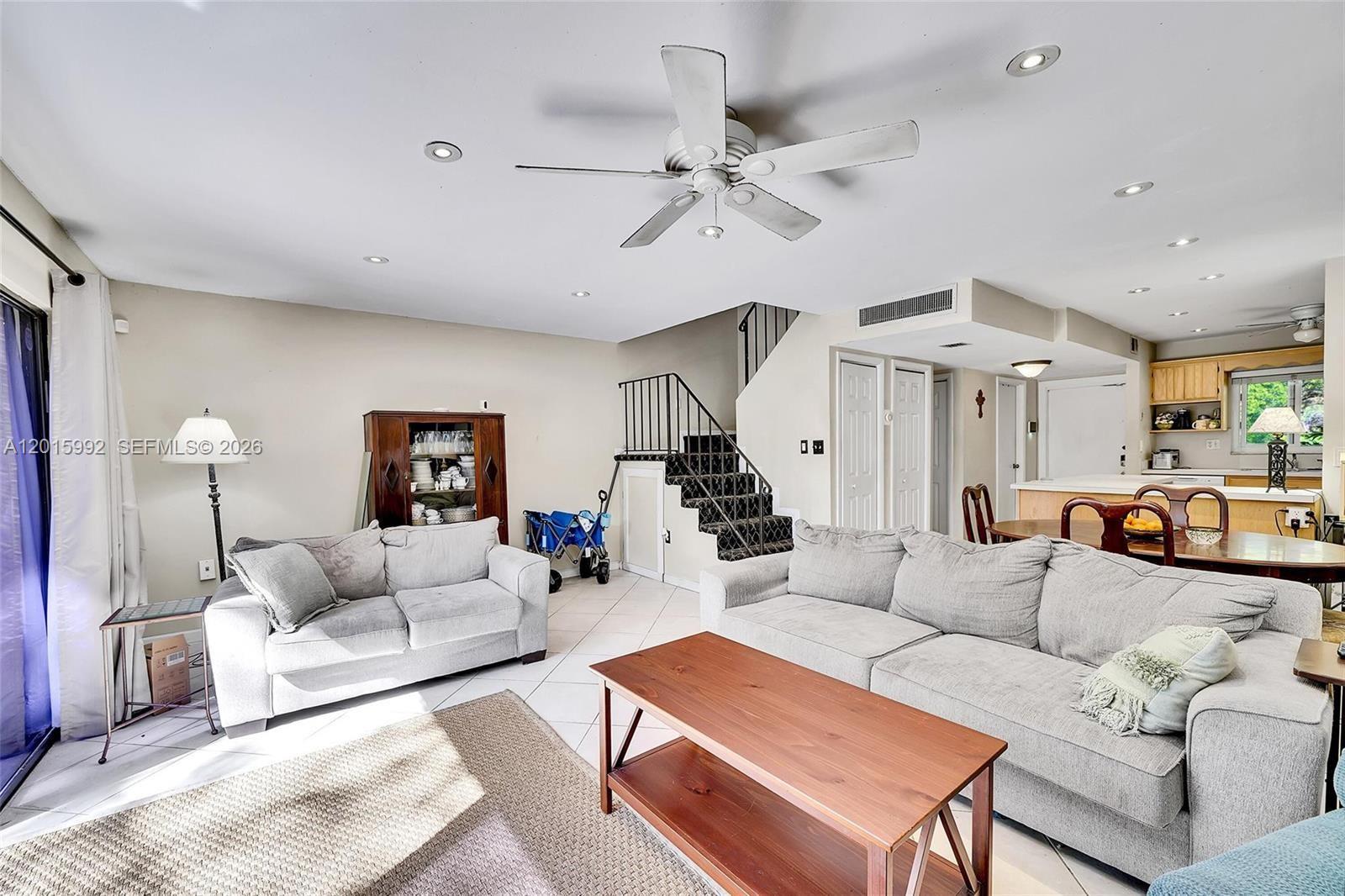 HOLLYWOOD GARDENS CONDOMI - Residential Lease