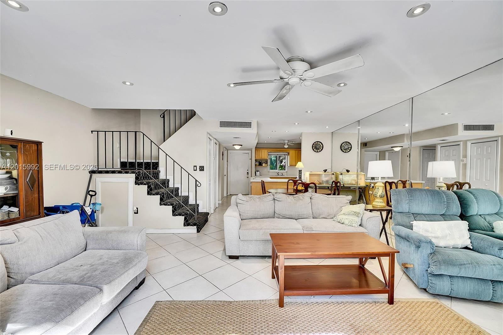 HOLLYWOOD GARDENS CONDOMI - Residential Lease