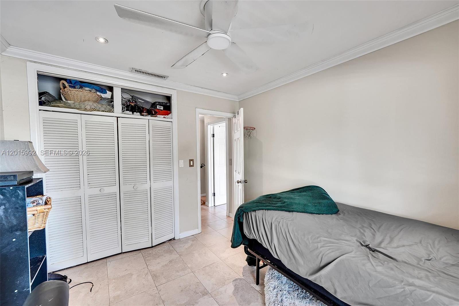 HOLLYWOOD GARDENS CONDOMI - Residential Lease