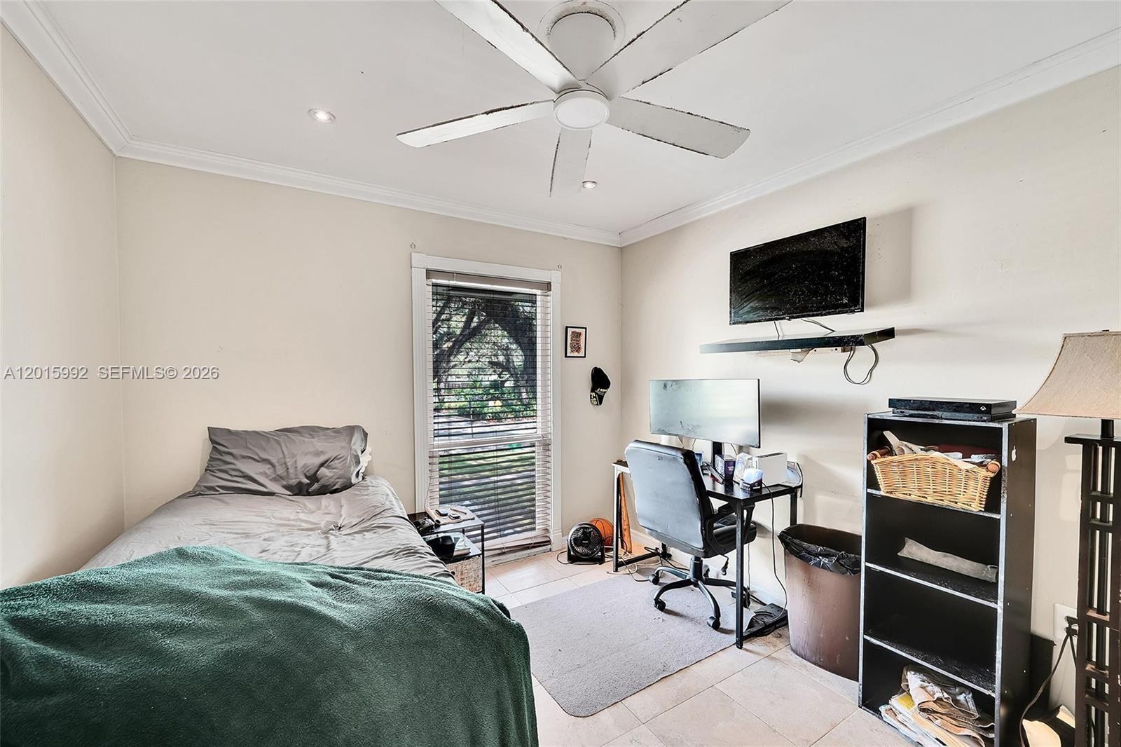 HOLLYWOOD GARDENS CONDOMI - Residential Lease