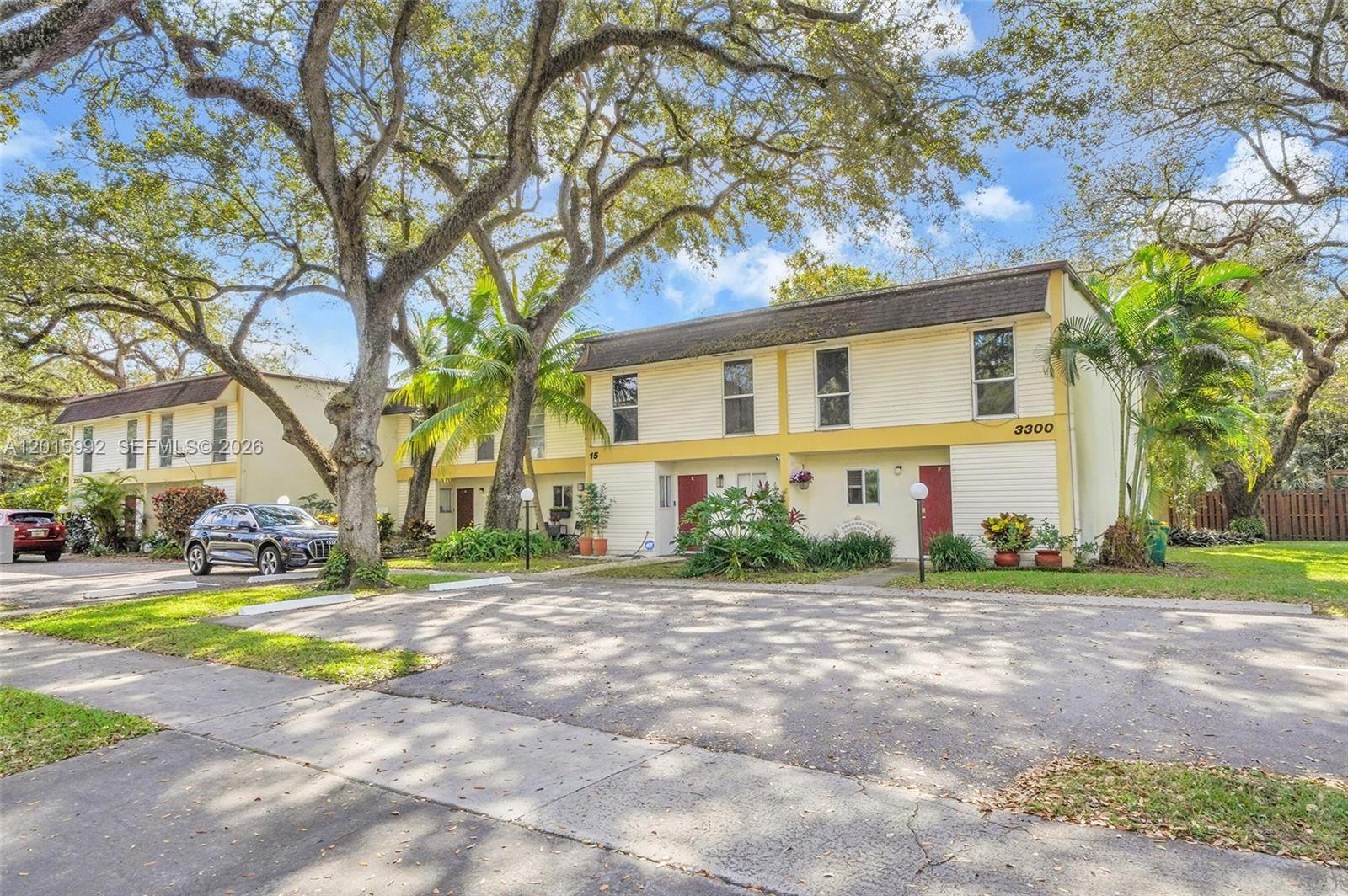 HOLLYWOOD GARDENS CONDOMI - Residential Lease