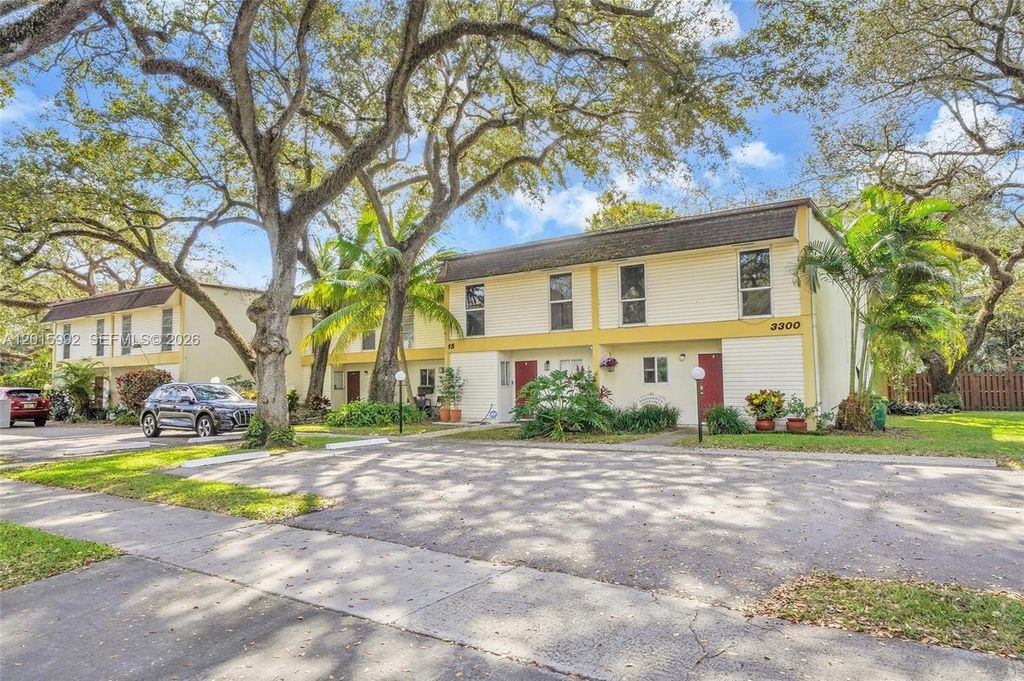 Photo of 3300 Atlanta St #15F, Hollywood, FL 33021 (MLS # A12015992)