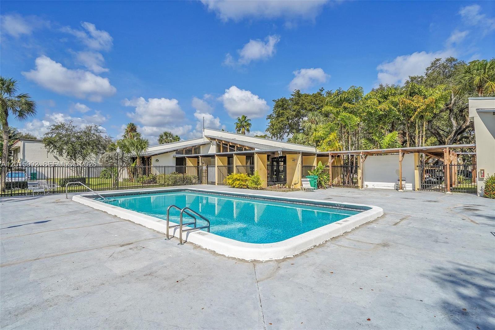 HOLLYWOOD GARDENS CONDOMI - Residential Lease
