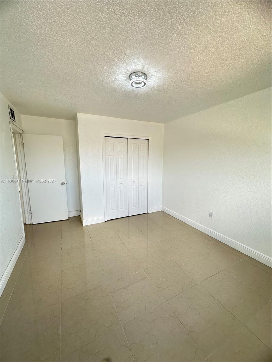 VISIONS AT FOUNTAINBLEAU - Residential Lease